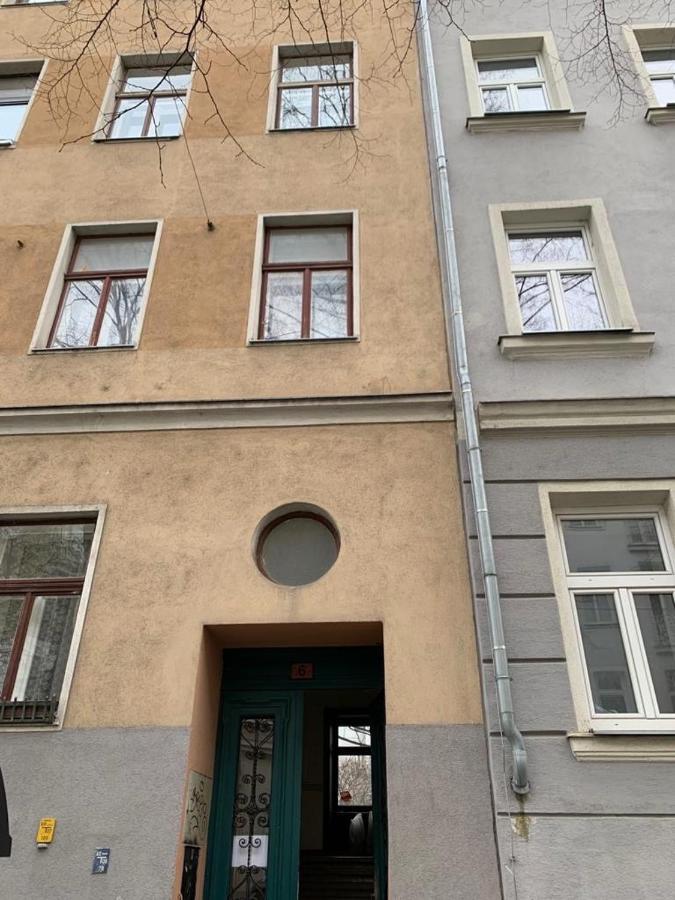 Charming Attic Apartment Near Messe Wien And Center Luaran gambar